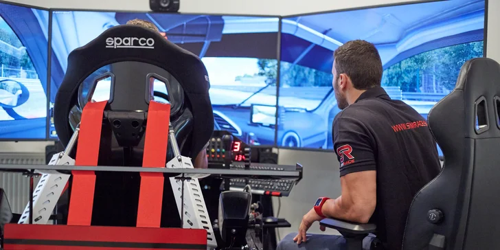 Jazda na racing simulátore SIMRACE