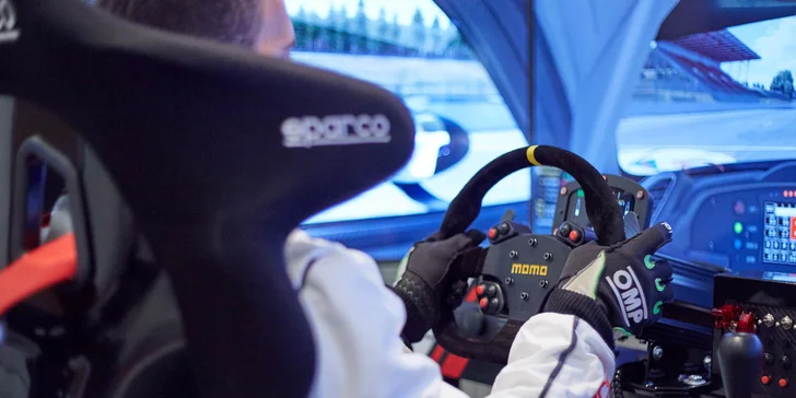 Jazda na racing simulátore SIMRACE