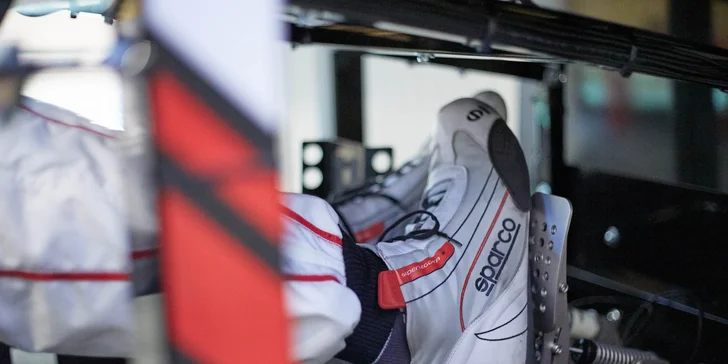 Jazda na racing simulátore SIMRACE