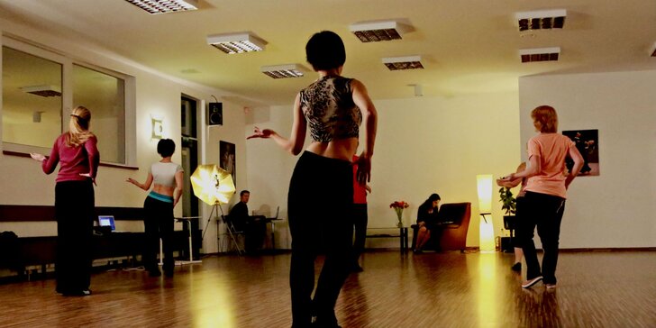 Waltz, foxtrot, cha-cha, rumba: Kurz spoločenských tancov v Dance Art