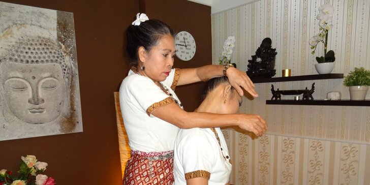 Tradičná thajská masáž kokosovým olejom pre páry