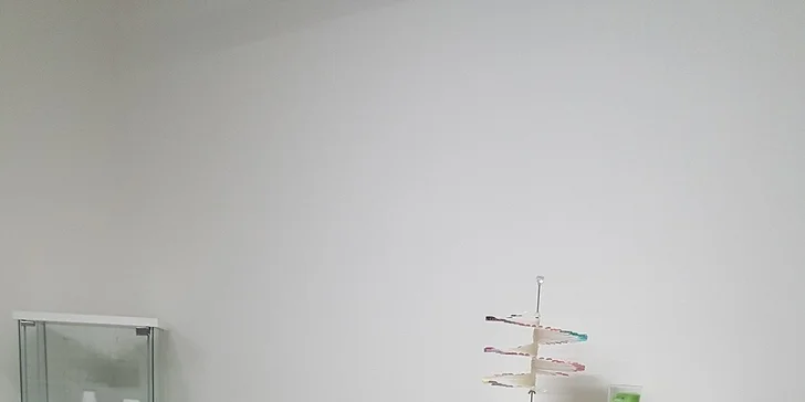 Klasická manikúra s japonskou manikúrou, gél lak alebo gélové nechty