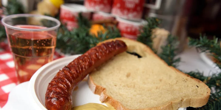 Vianočné trhy na Hviezdoslavovom námestí - cigánska, klobása a niečo na zohriatie