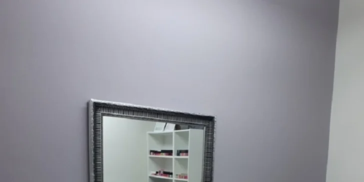 Kombinovaná pedikúra s lakovaním a reflexnou masážou