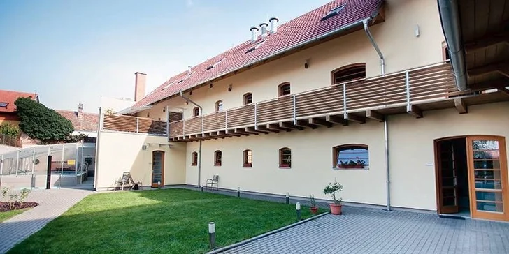 Relaxačný pobyt v hoteli Relax Hotel Štork s raňajkami, vírivkou aj saunou