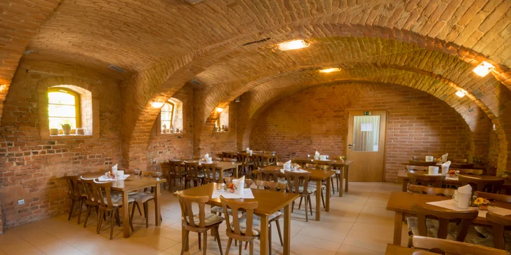 Relaxačný pobyt v hoteli Relax Hotel Štork s raňajkami, vírivkou aj saunou