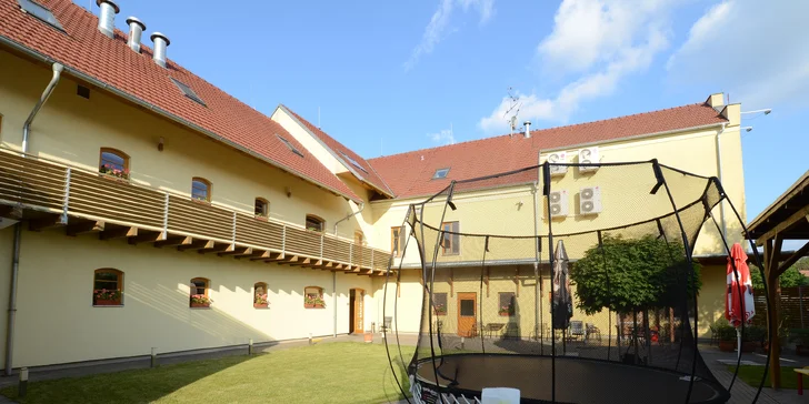 Oddychový pobyt v Ledniciach s bohatými raňajkami a degustáciou vín