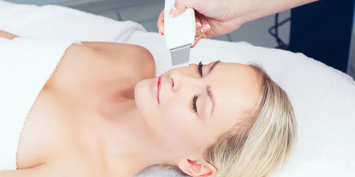 Rádiofrekvencia a ultrazvuková mezoterapia s kyselinou hyalurónovou
