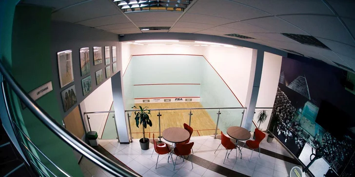 Squash na profesionálnych kurtoch – požičanie rakety a loptičky v cene