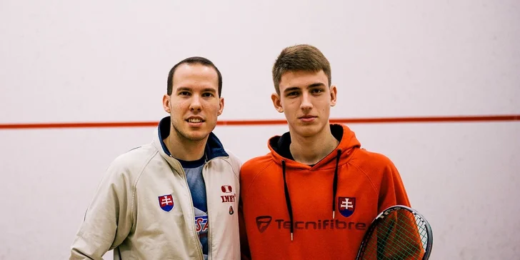 Squash na profesionálnych kurtoch – požičanie rakety a loptičky v cene