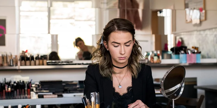 Workshop vizážistiky alebo profesionálny kurz sebalíčenia vo FAME