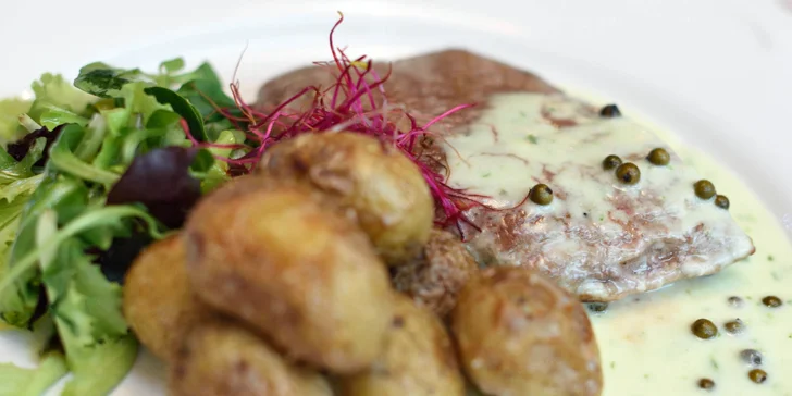 Flank steak s pečenými baby zemiakmi
