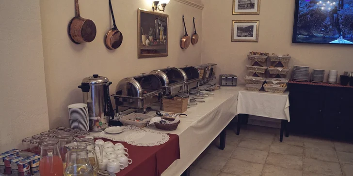 Pokojný hotel v blízkosti Karlových Varov: raňajky, vonkajšia vírivka aj masáž