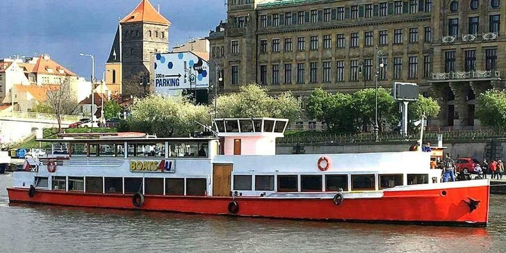 Praha po námornícky: Vyhliadkové plavby s možnosťou občerstvenia a živej hudby
