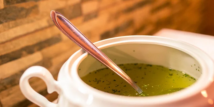 3-chodové menu podľa vlastného výberu aj s prípitkom pre 2 osoby