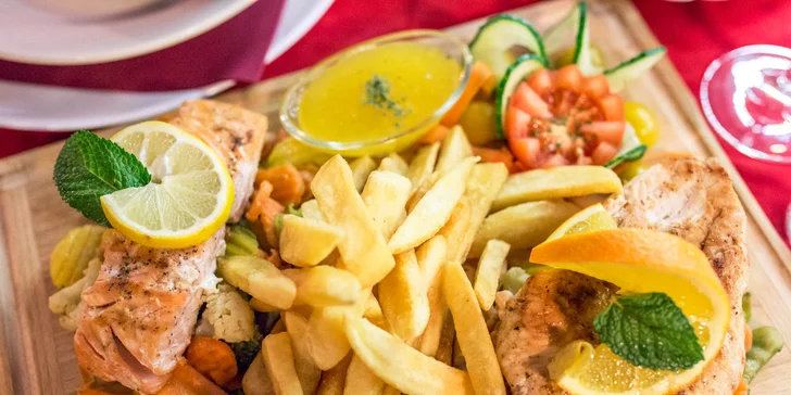 3-chodové menu podľa vlastného výberu aj s prípitkom pre 2 osoby