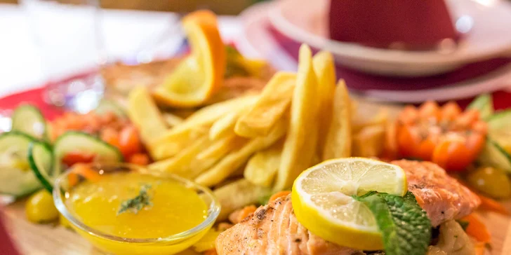 3-chodové menu podľa vlastného výberu aj s prípitkom pre 2 osoby