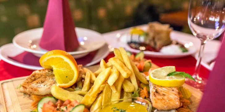 3-chodové menu podľa vlastného výberu aj s prípitkom pre 2 osoby