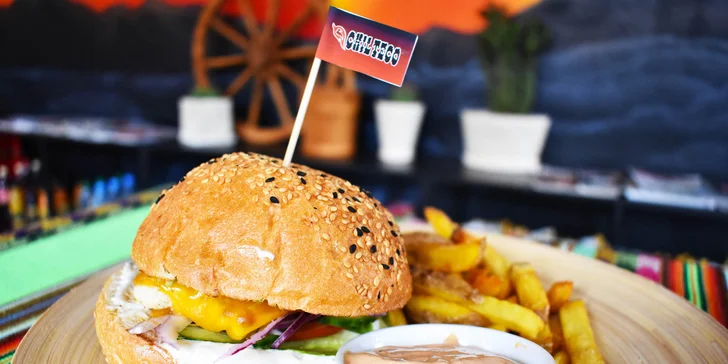 Burrito a 2 druhy burgrov s hranolčekmi a omáčkou