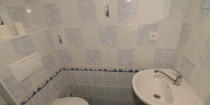 Jeseň na Lipne pár metrov od českého Chodníka korunami stromov
