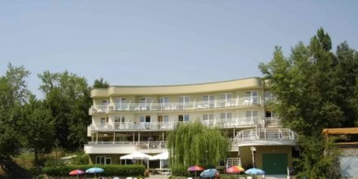 99 eur za 3-dňový pobyt plný romantiky a relaxu vo dvojici. Vymeňte trávenie voľných dní v nákupných centrách za chvíle pohodlia, iskrivej atmosféry a oddychu v hoteli*** Zátoka v Senci so zľavou 58%!