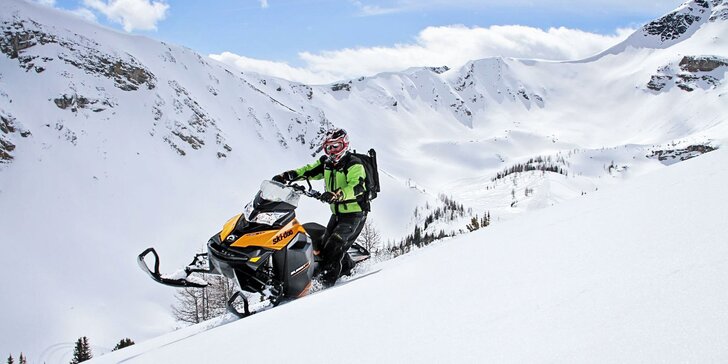 Adrenalínová jazda na snežných skútroch!