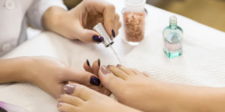 Pedikúra, spa pedikúra a diamantová mikrodermabrázia tváre