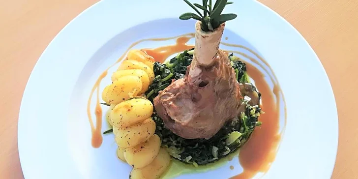 Romantická večera aj s privátnym wellness pre 2 osoby