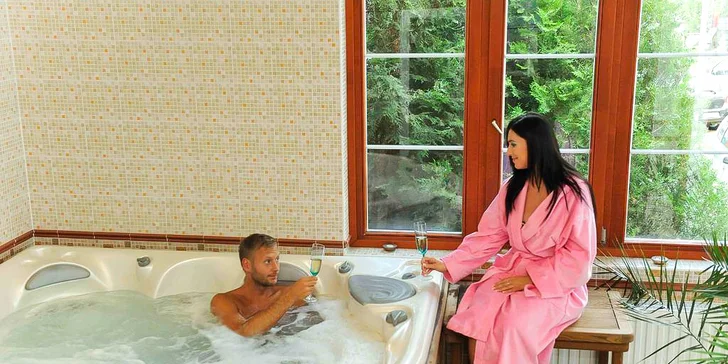 Pobyt na brehu najväčšieho termálneho jazera s wellness a polpenziou