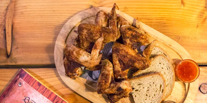 Grilované kuracie krídelká aj s prílohou