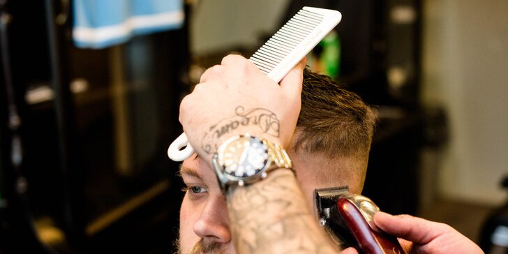 Pánsky strih a holenie tváre v novootvorenom barbershope Sidepart