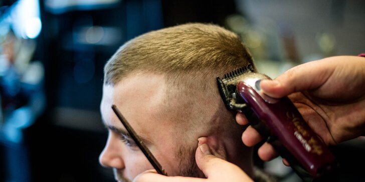 Pánsky strih a holenie tváre v novootvorenom barbershope Sidepart