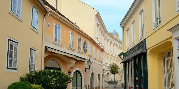 Zájazd na festival ruží v Badene s návštevou zámku Kreuzenstein