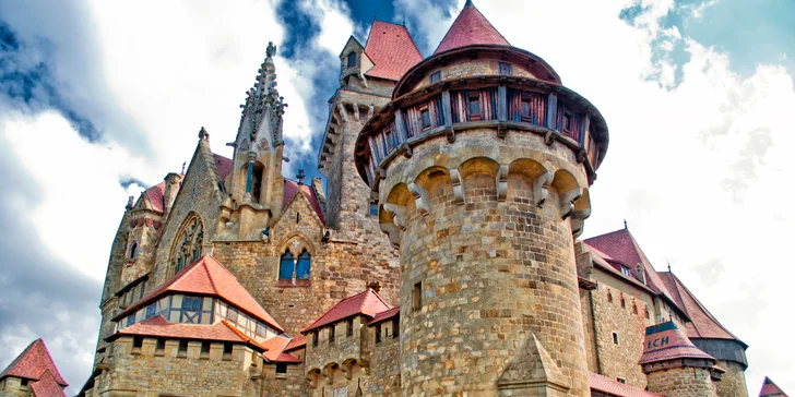 Romantický hrad Kreuzenstein a výstava veteránov