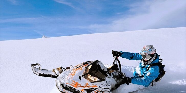 Adrenalínová jazda na snežných skútroch!