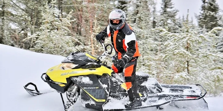 Adrenalínová jazda na snežných skútroch!