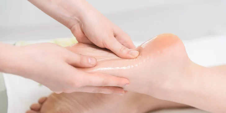 Klasická suchá pedikúra s masážou alebo wellness pedikúra