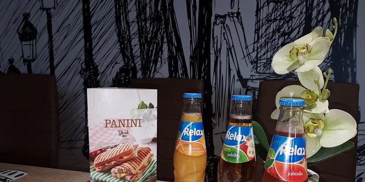 Chrumkavé panini s džúsom alebo pečeným čajom