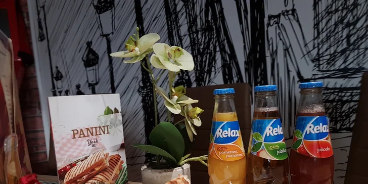 Chrumkavé panini s džúsom alebo pečeným čajom