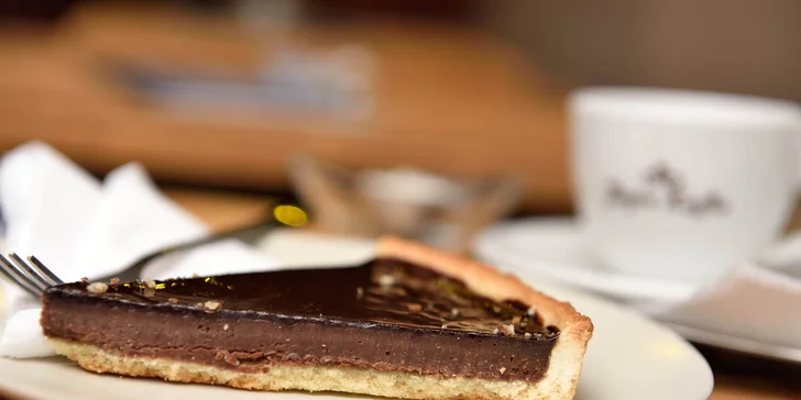 Káva v Kobyle. Aj s croissantom, koláčom či s palacinkami!
