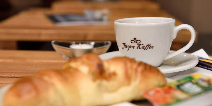 Káva v Kobyle. Aj s croissantom, koláčom či s palacinkami!