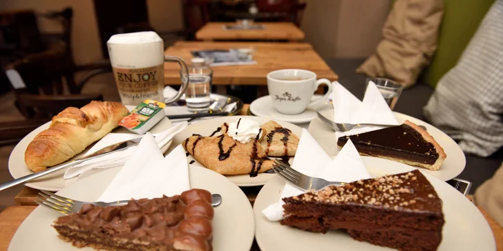 Káva v Kobyle. Aj s croissantom, koláčom či s palacinkami!