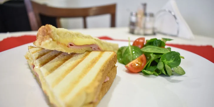 Dva toasty podľa vlastného výberu s pivom alebo Kofolou