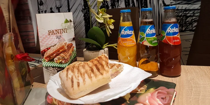 Chrumkavé panini s džúsom alebo pečeným čajom