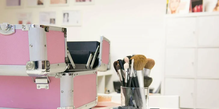Profesionálny večerný make-up alebo minikurz líčenia