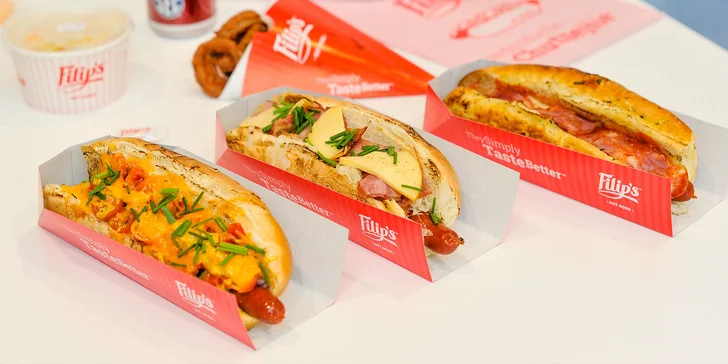 Skvelý hotdog s nápojom, cibuľovými krúžkami alebo šalátom!