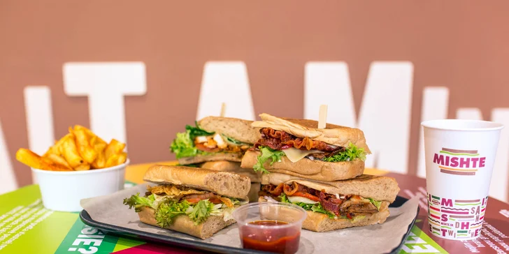 Nadupaný sandwich s MISHTE TWIST zemiačikmi a omáčkou