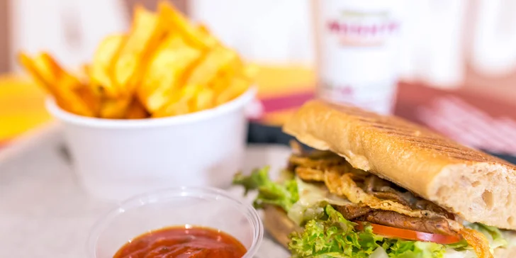 Nadupaný sandwich s MISHTE TWIST zemiačikmi a omáčkou