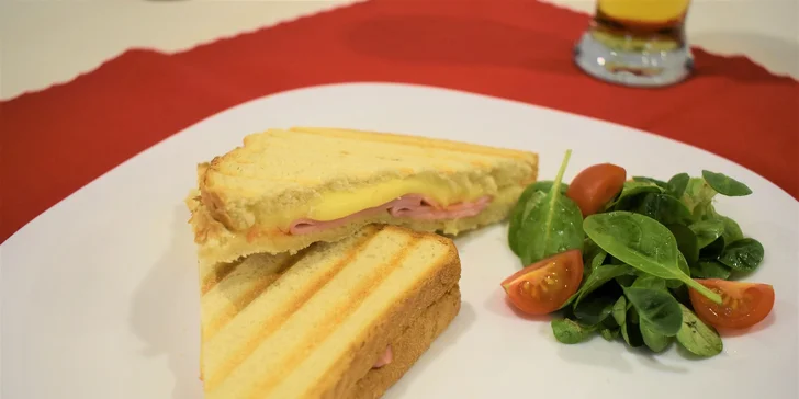 Dva toasty podľa vlastného výberu s pivom alebo Kofolou