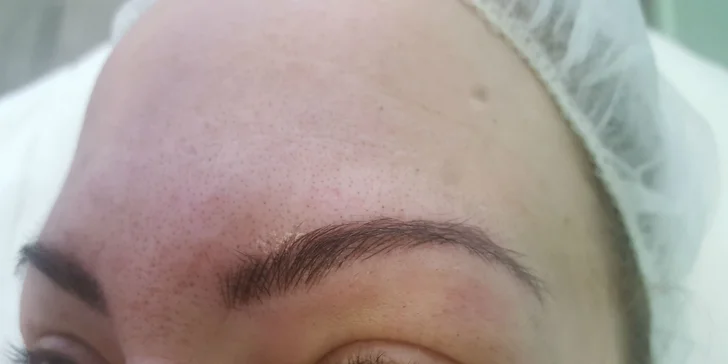 Permanentný make-up obočia microbladingom